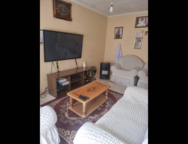 4 BEDROOM HOUSE FOR SALE IN LORENTZVILLE